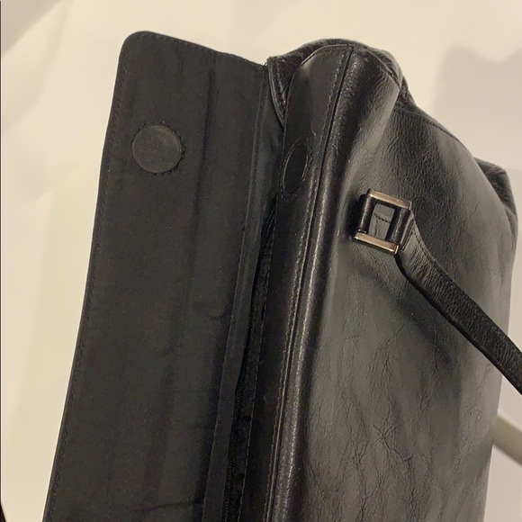 Wilsons Leather Black Magnetic Folding Top Handbag - Picture 3 of 8